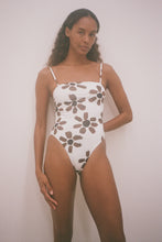 Load image into Gallery viewer, ONE PIECE - CHOCOLATE FLOWER
