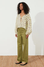 Load image into Gallery viewer, OLIVE DAISY LINEN SHIRT
